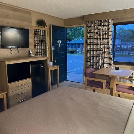Viking Arms Inn - Ludington Ngoại thất bức ảnh