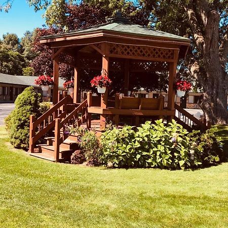 Viking Arms Inn - Ludington Ngoại thất bức ảnh