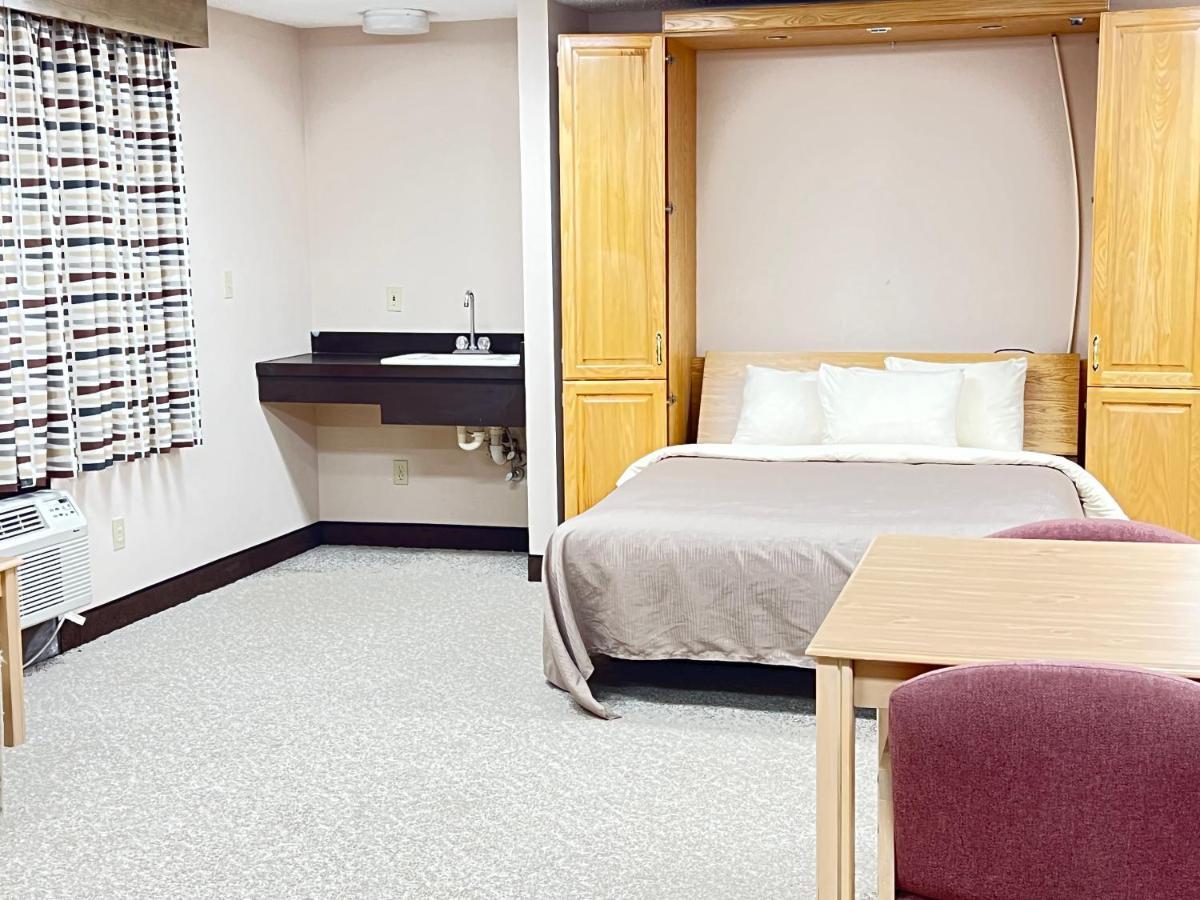 Viking Arms Inn - Ludington Ngoại thất bức ảnh