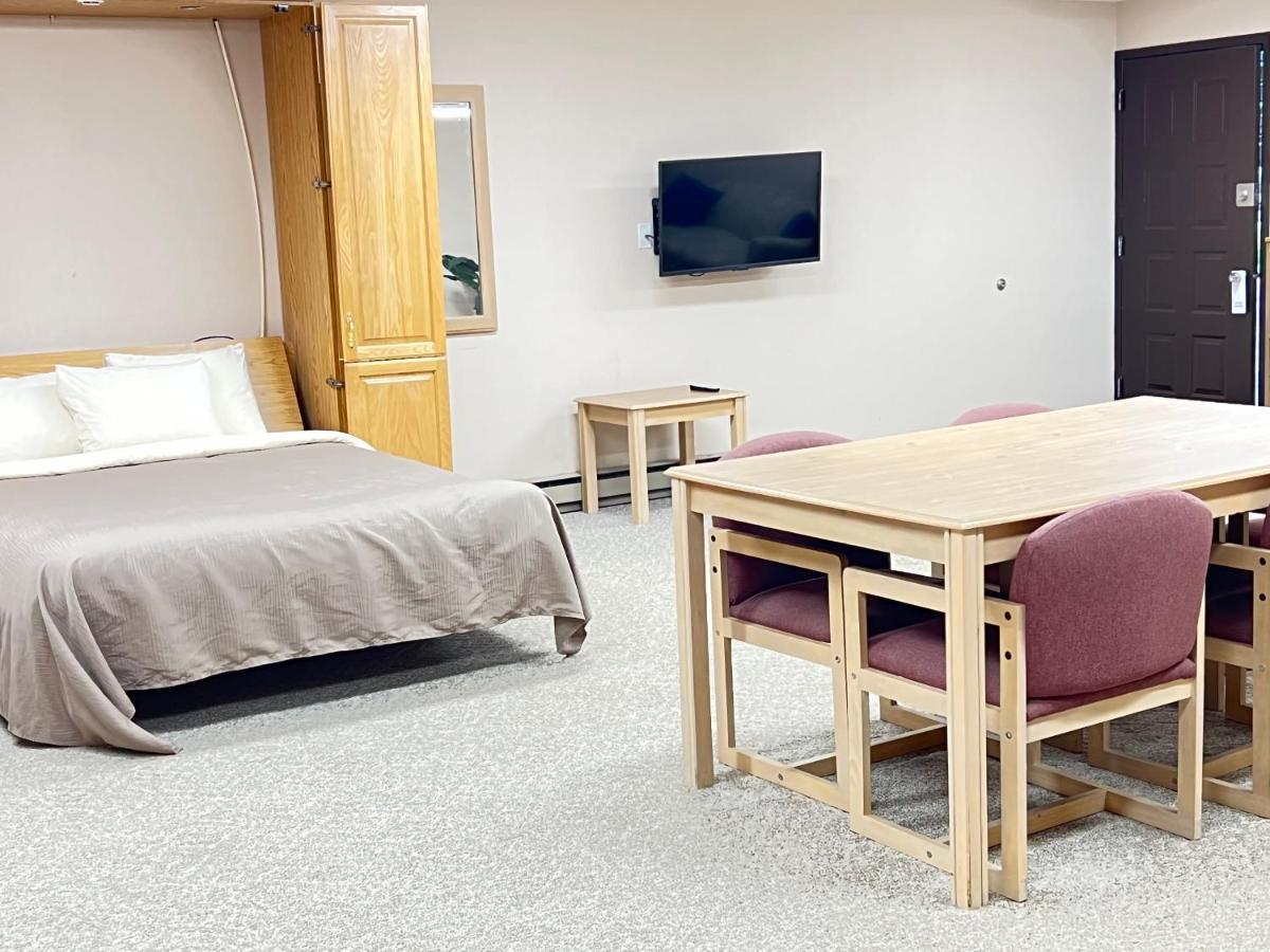 Viking Arms Inn - Ludington Ngoại thất bức ảnh