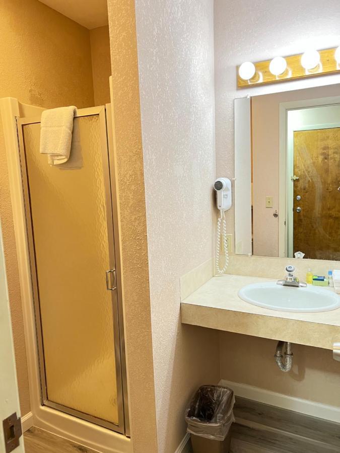 Viking Arms Inn - Ludington Ngoại thất bức ảnh