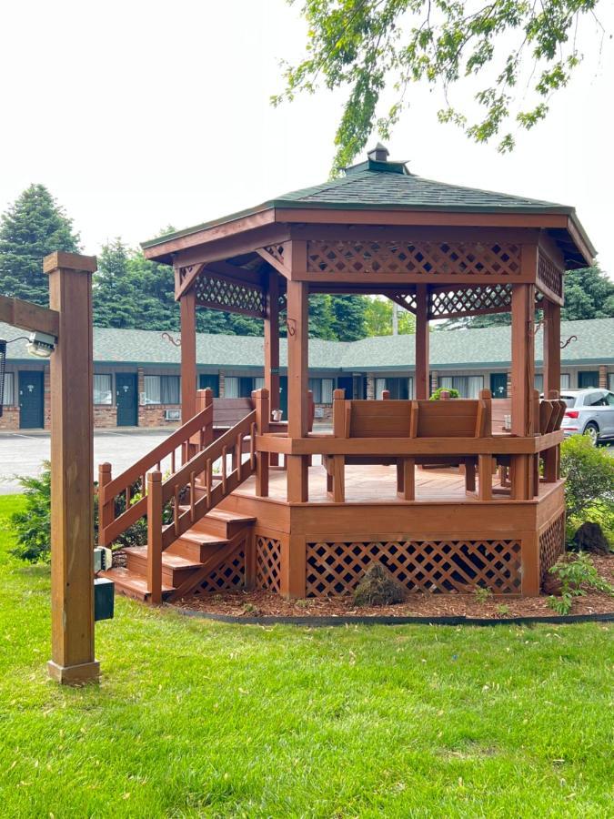 Viking Arms Inn - Ludington Ngoại thất bức ảnh