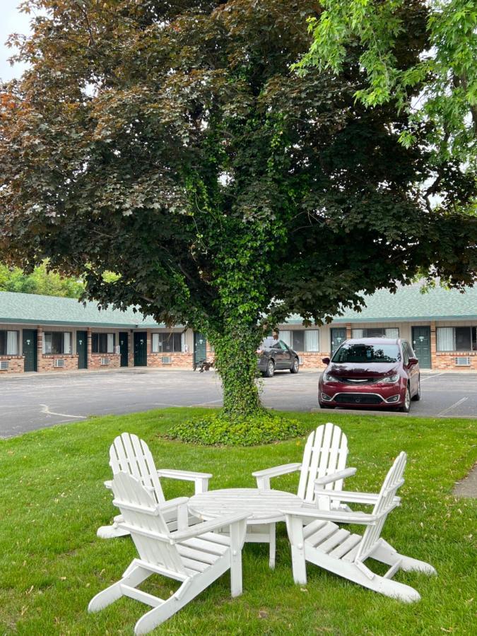 Viking Arms Inn - Ludington Ngoại thất bức ảnh