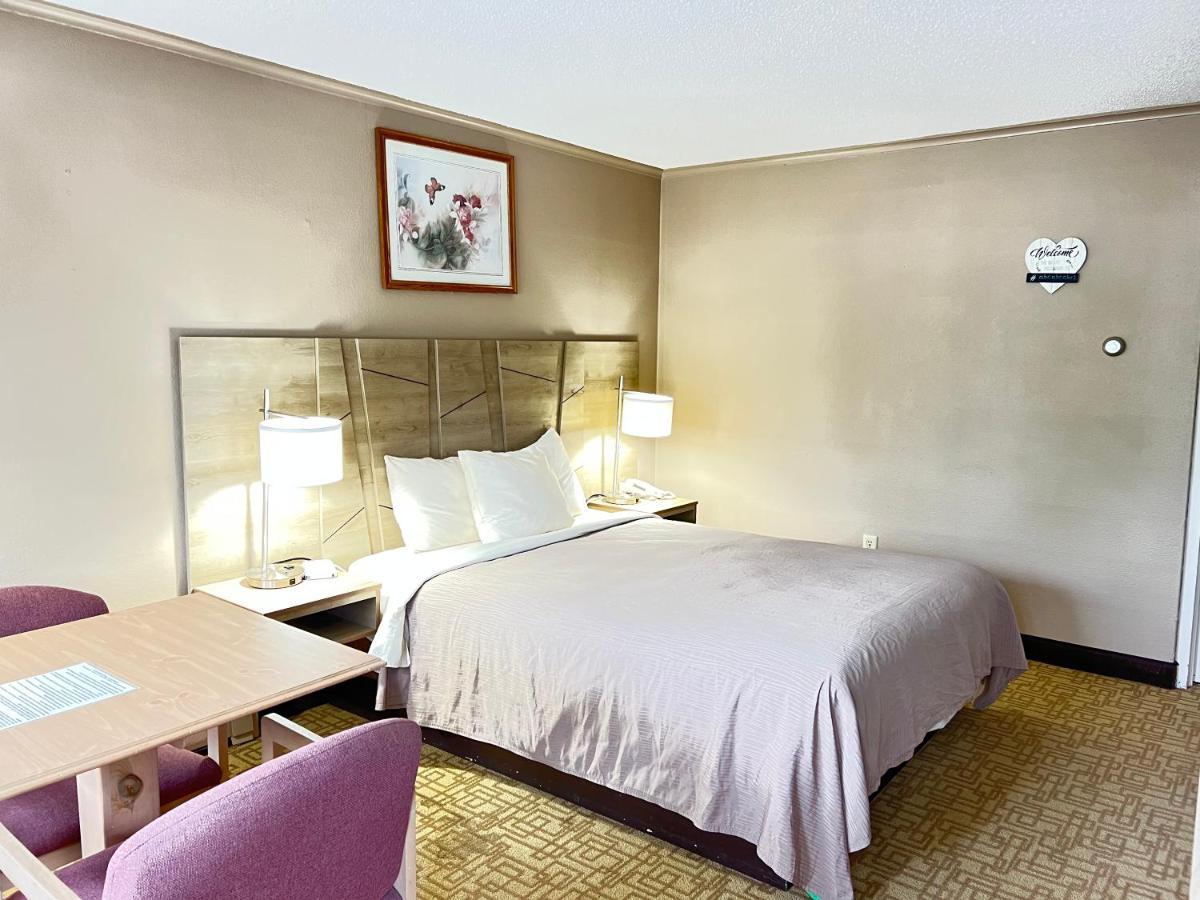 Viking Arms Inn - Ludington Ngoại thất bức ảnh