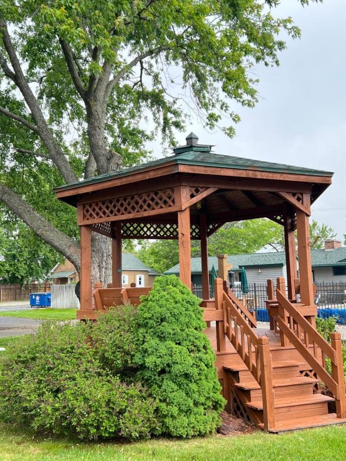 Viking Arms Inn - Ludington Ngoại thất bức ảnh