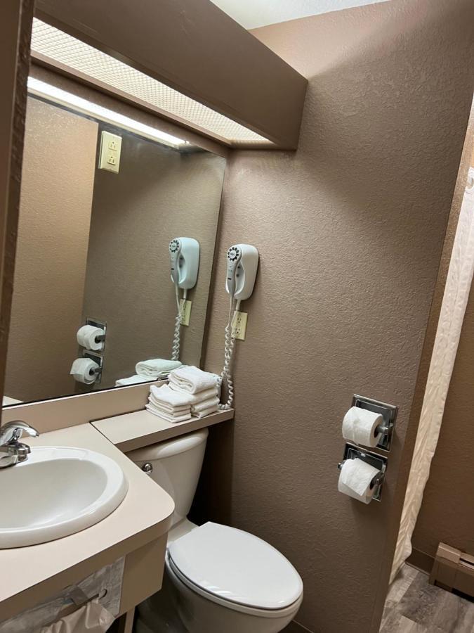Viking Arms Inn - Ludington Ngoại thất bức ảnh
