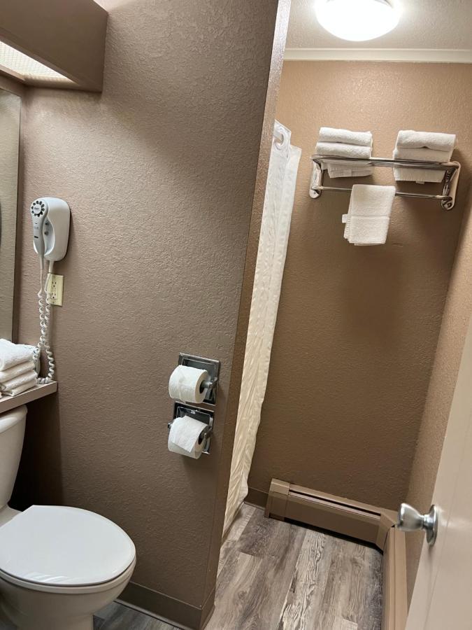 Viking Arms Inn - Ludington Ngoại thất bức ảnh