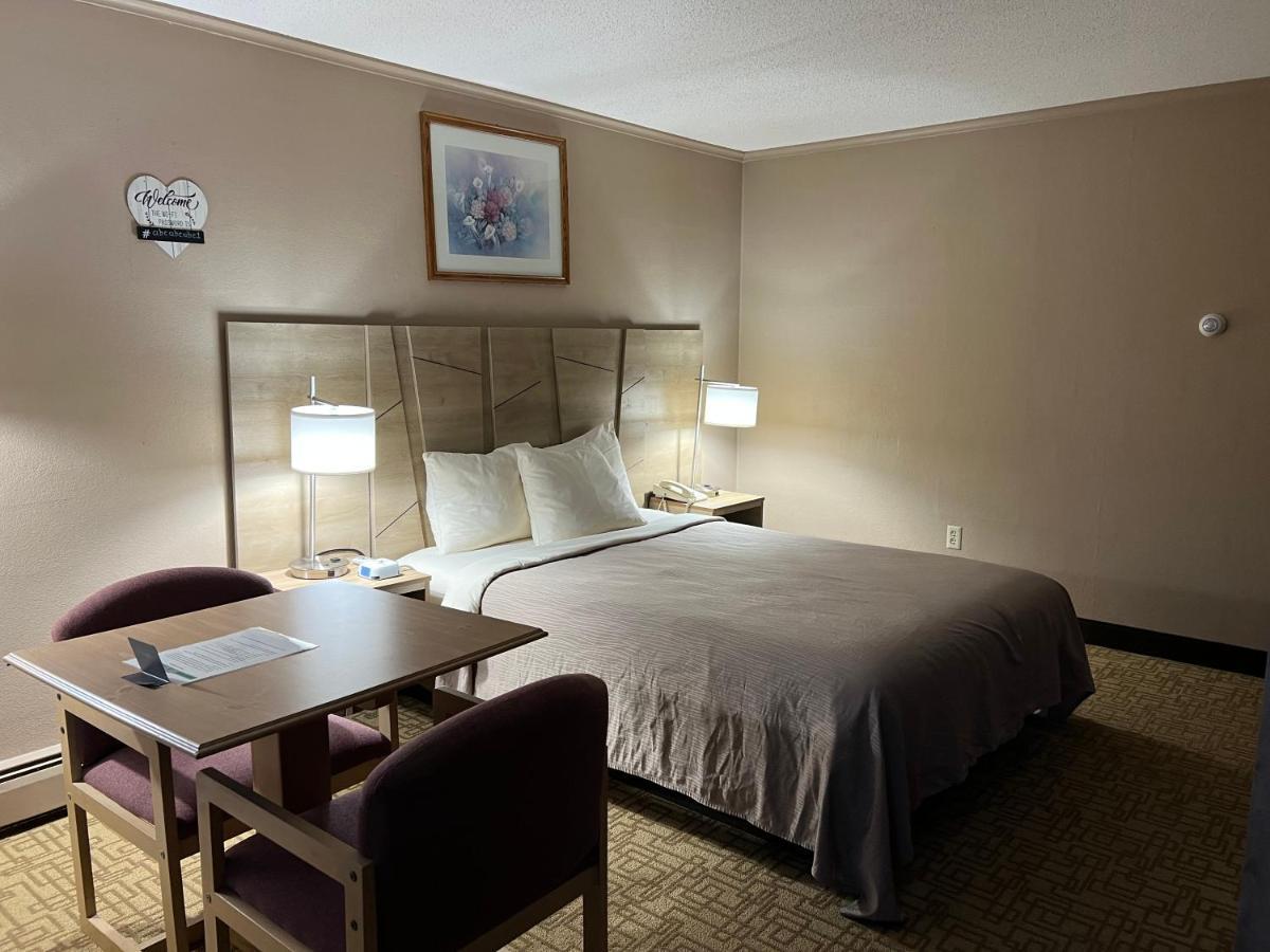 Viking Arms Inn - Ludington Ngoại thất bức ảnh