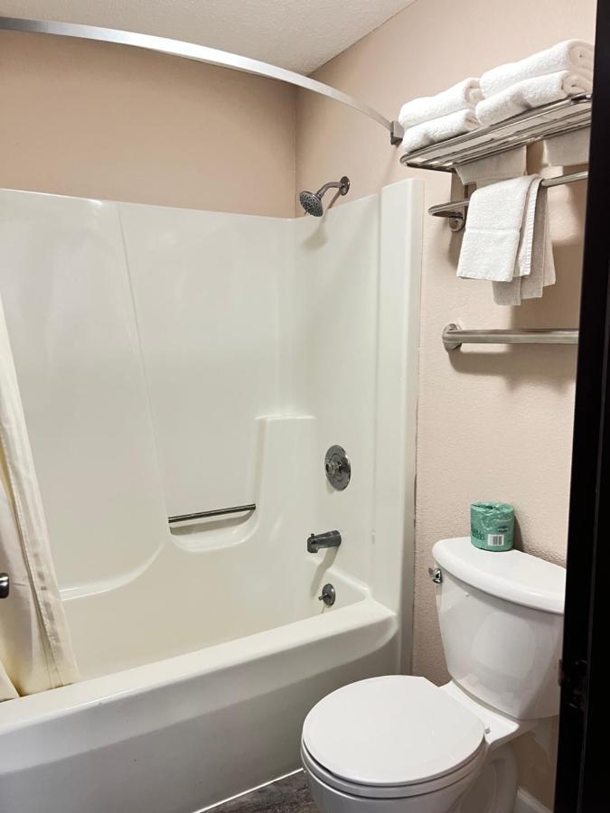 Viking Arms Inn - Ludington Ngoại thất bức ảnh