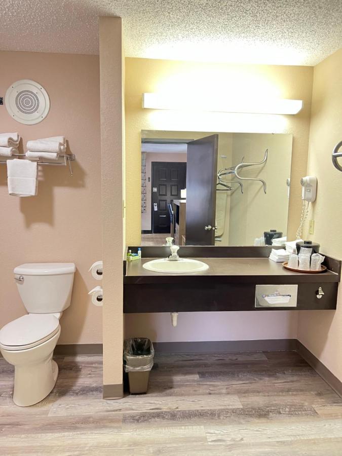 Viking Arms Inn - Ludington Ngoại thất bức ảnh