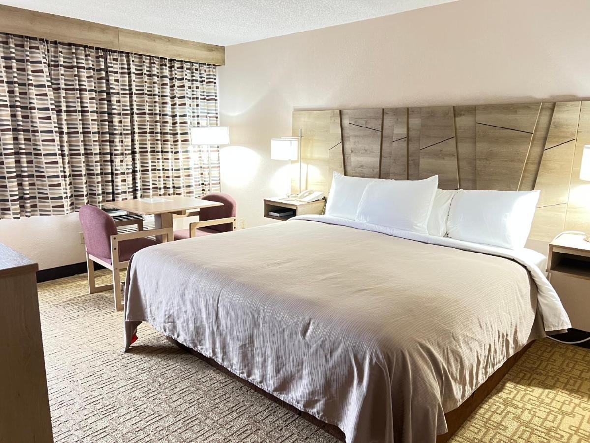 Viking Arms Inn - Ludington Ngoại thất bức ảnh