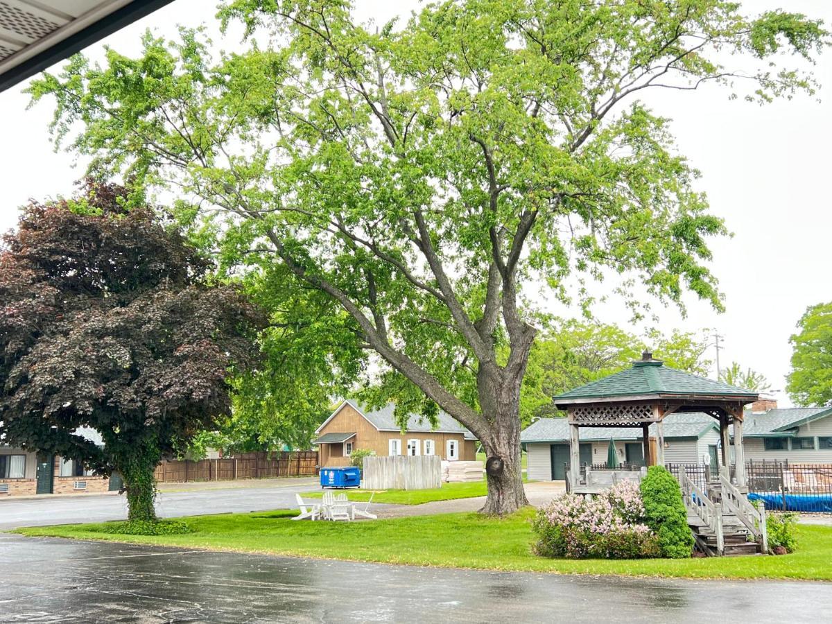 Viking Arms Inn - Ludington Ngoại thất bức ảnh