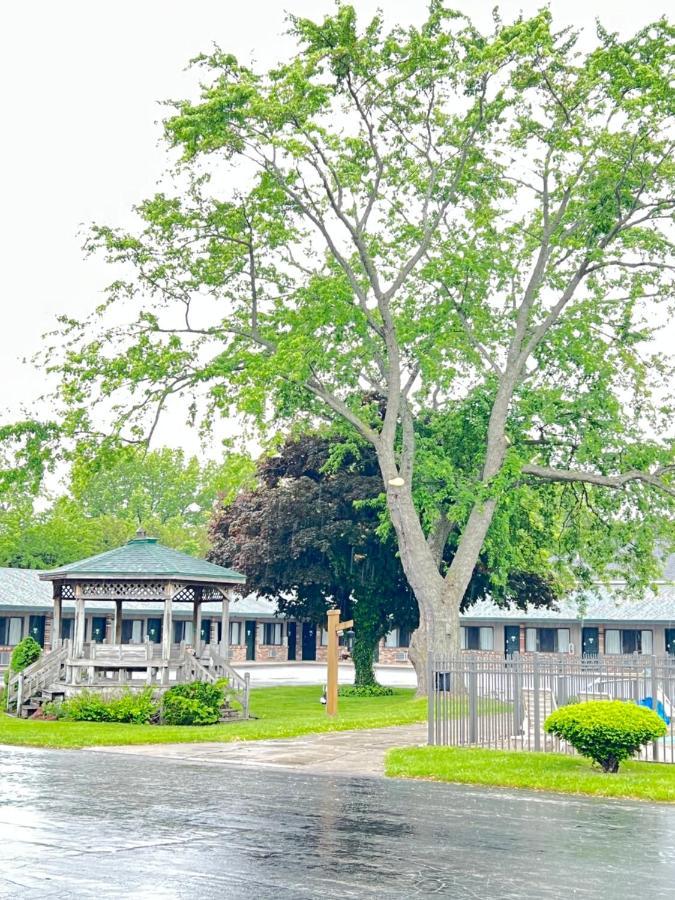 Viking Arms Inn - Ludington Ngoại thất bức ảnh