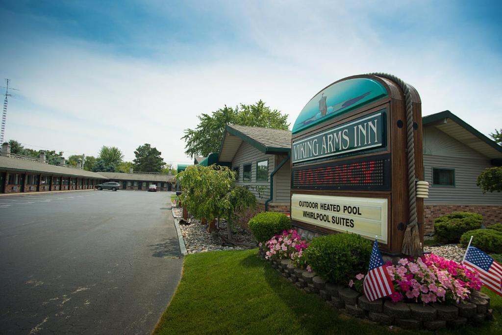 Viking Arms Inn - Ludington Ngoại thất bức ảnh