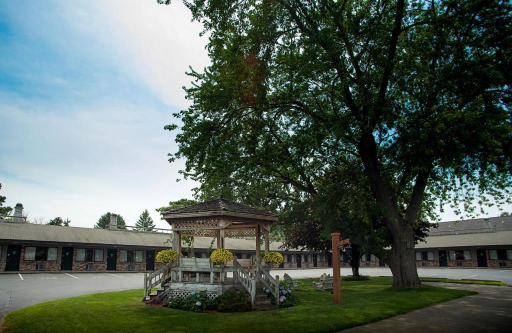 Viking Arms Inn - Ludington Ngoại thất bức ảnh